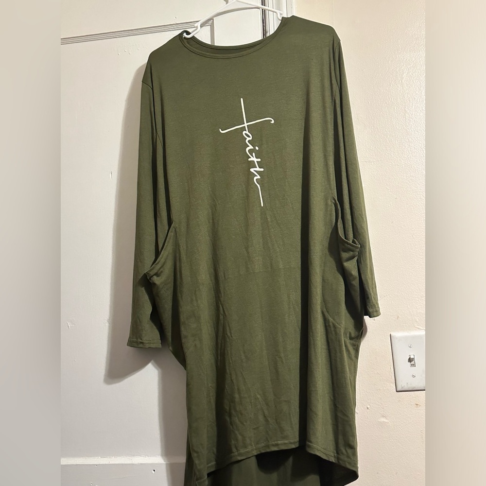 Women’s Long Green Dress with “Faith” text Size: 2XL